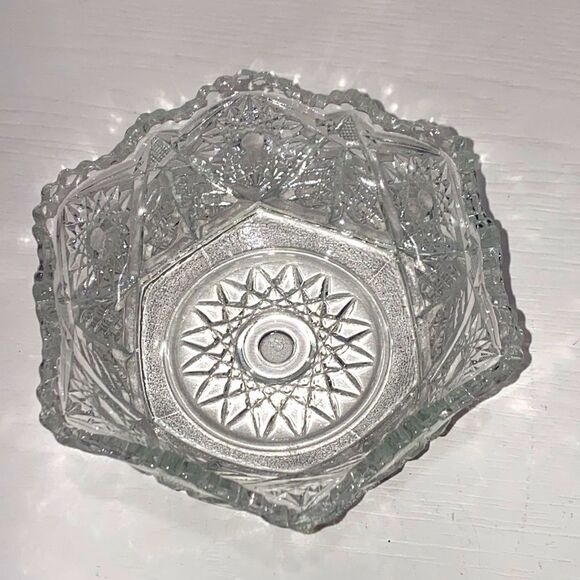 Vintage Press Cut Bowl Saw Tooth Scalloped Rim Clear Glass Stars & Tree Design - Picture 4 of 7